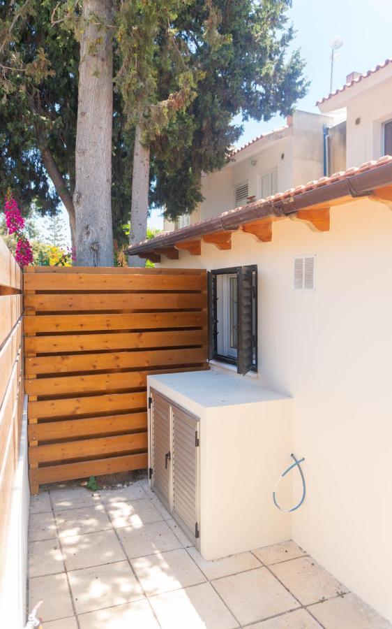 Dub House 3 Apartment Пафос Екстериор снимка